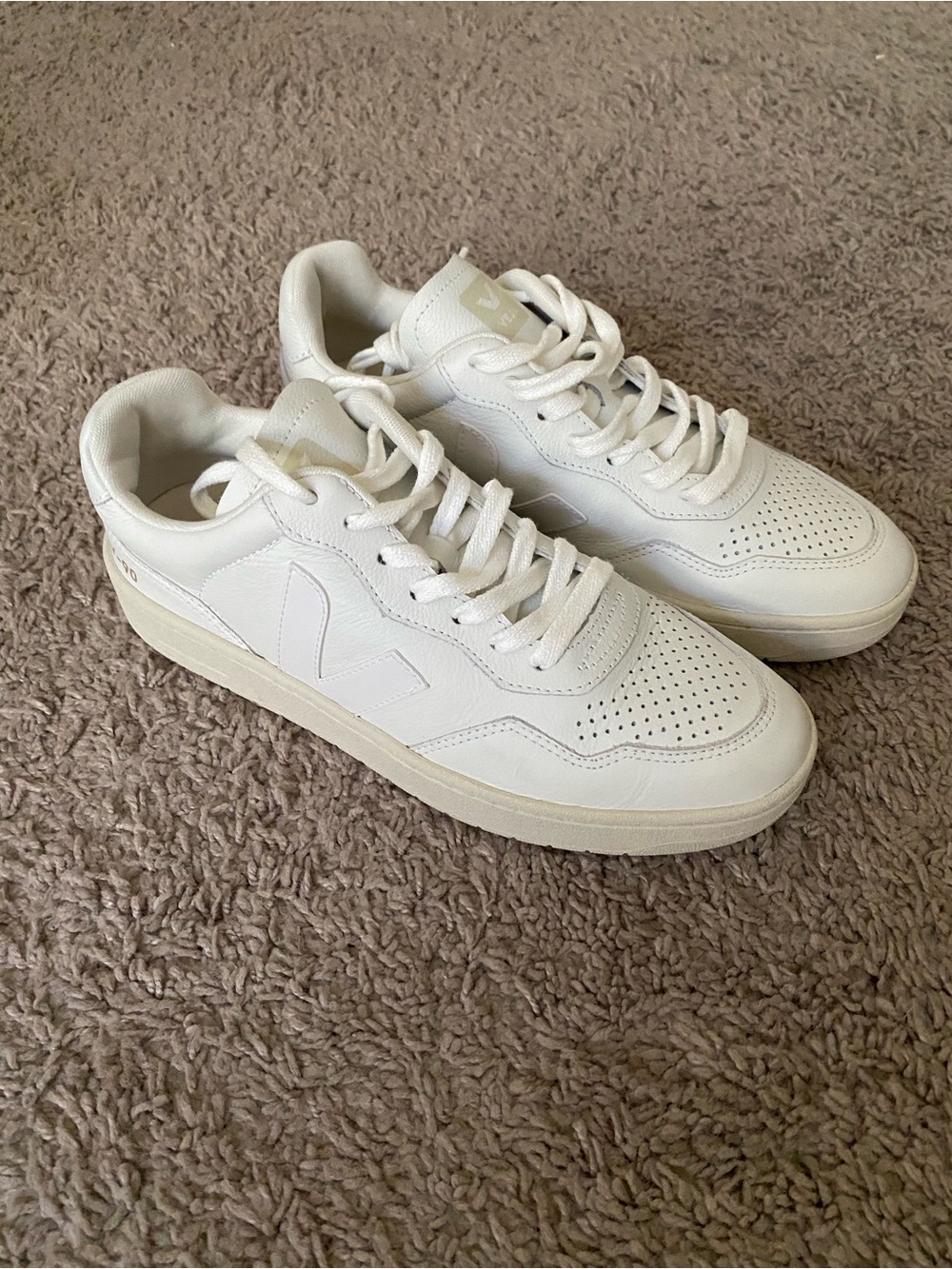 Veja Women’s White Low-Top Leather Sneakers V-90 Size 8/39